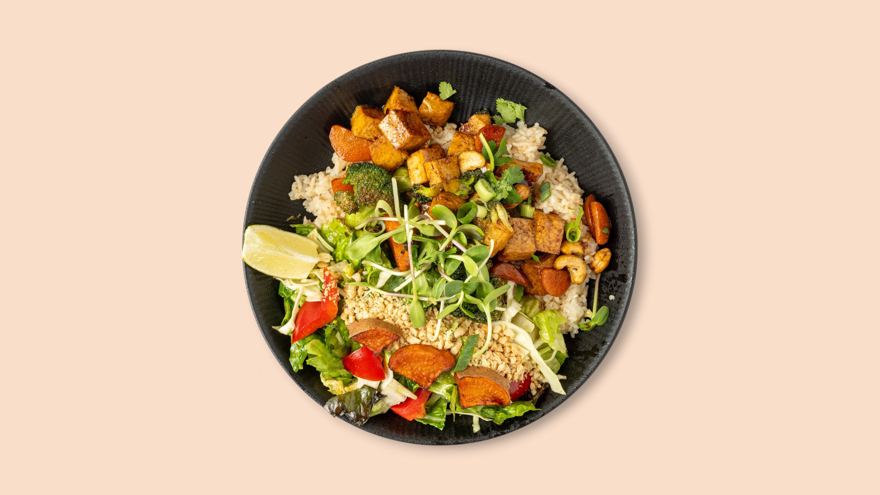 Thai Bowl mit verschiedenen Zutaten